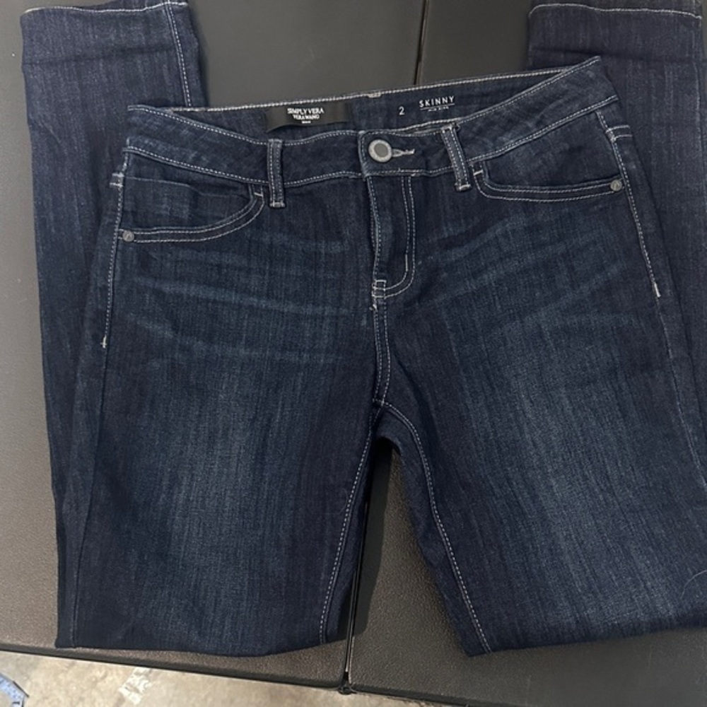 585.  Simply Vera Vera Wang Dark Blue mid rise Skinny Jeans size 2